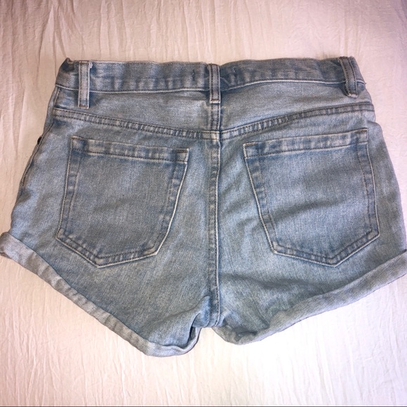 Light denim shorts - Picture 2 of 3